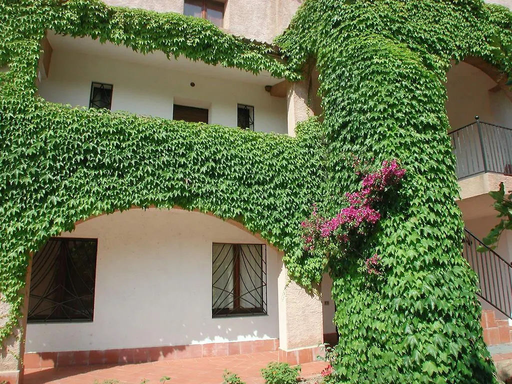 Aparthotel Residence La Rosa Porto San Paolo
