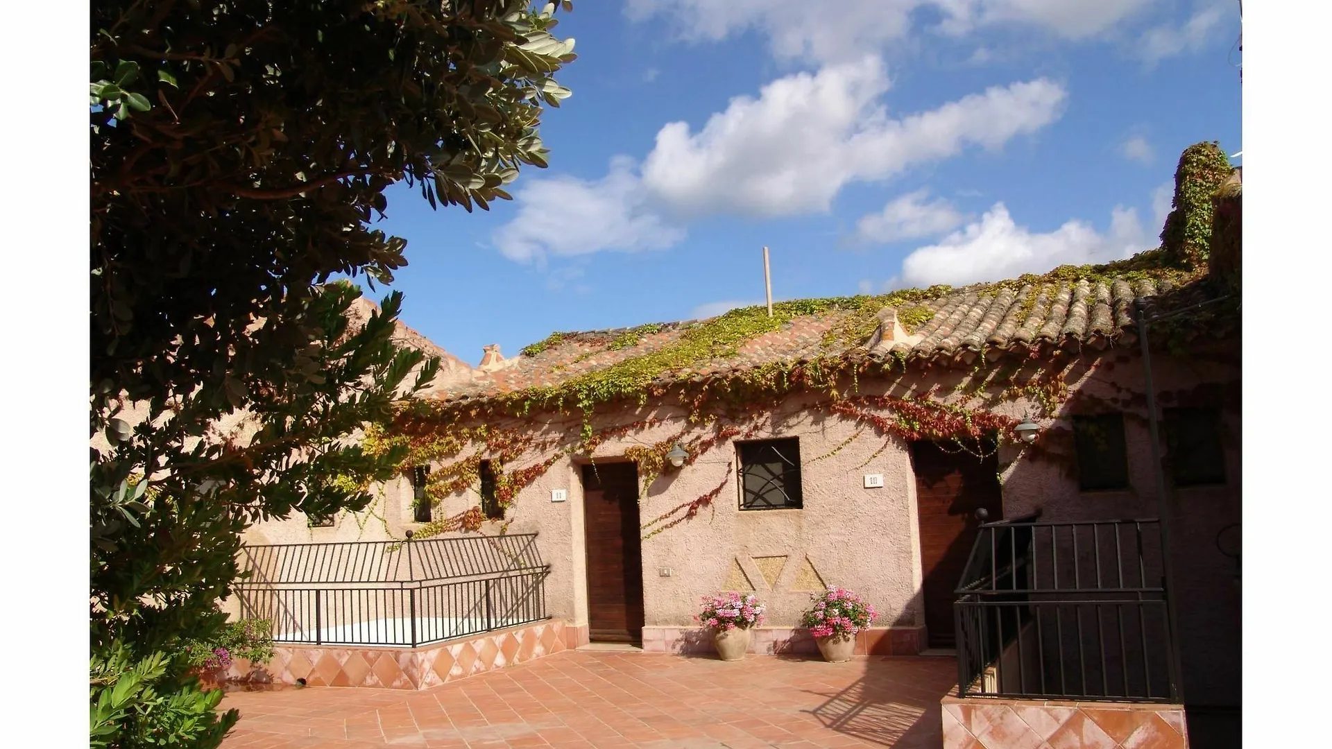 Aparthotel Residence La Rosa Porto San Paolo