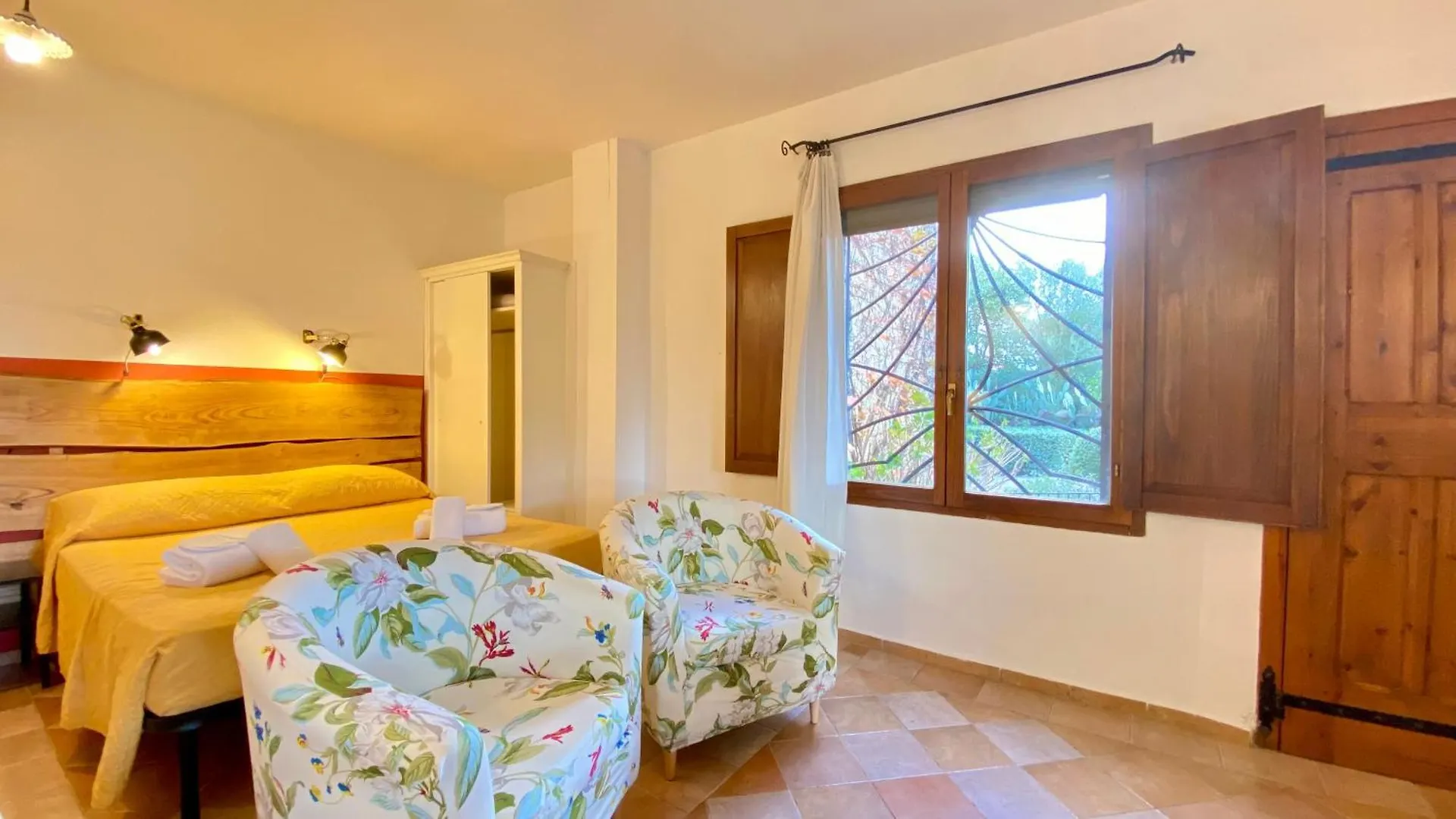 Aparthotel Residence La Rosa Porto San Paolo